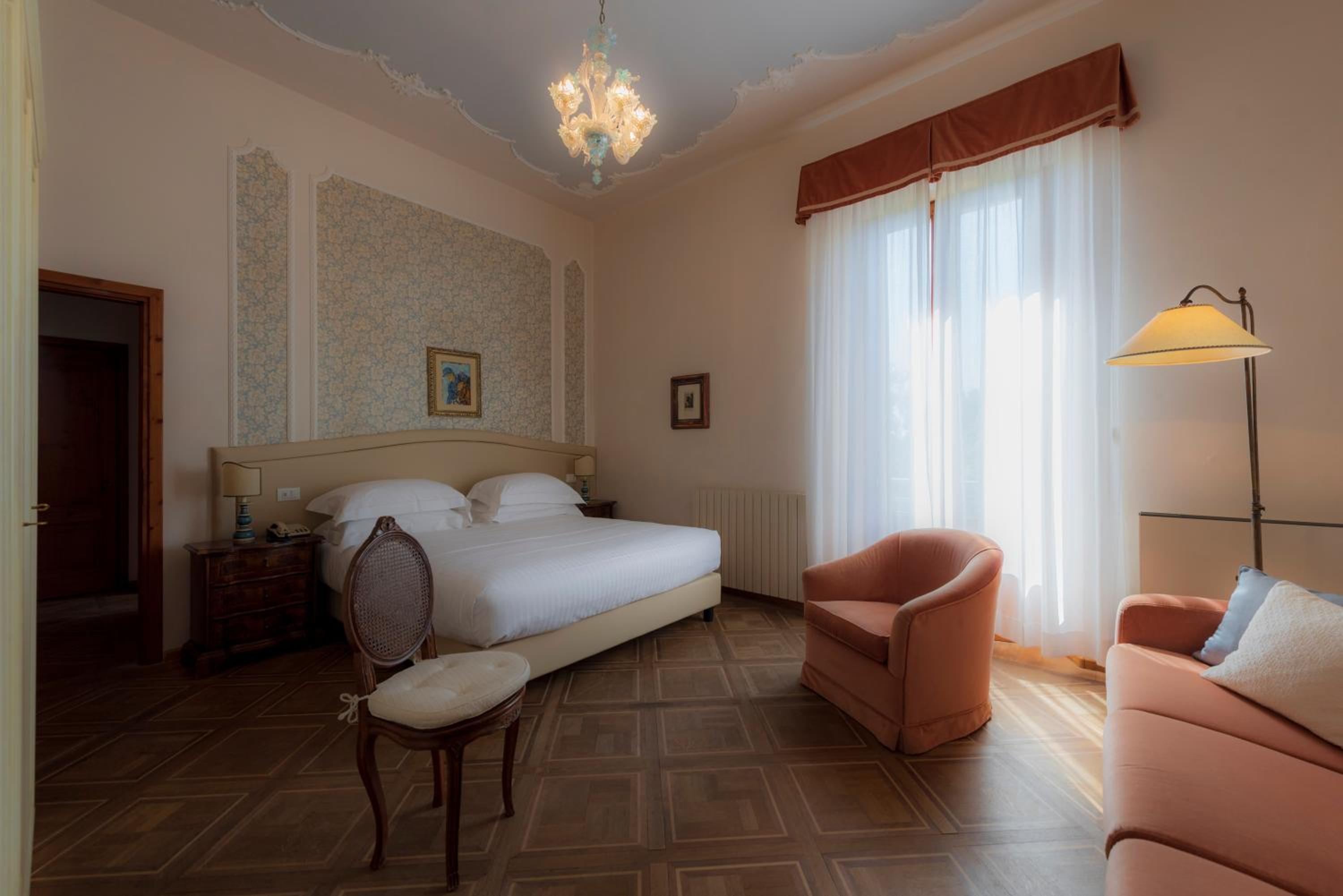 Deluxe Double Room with Extra Bed - Photo 8