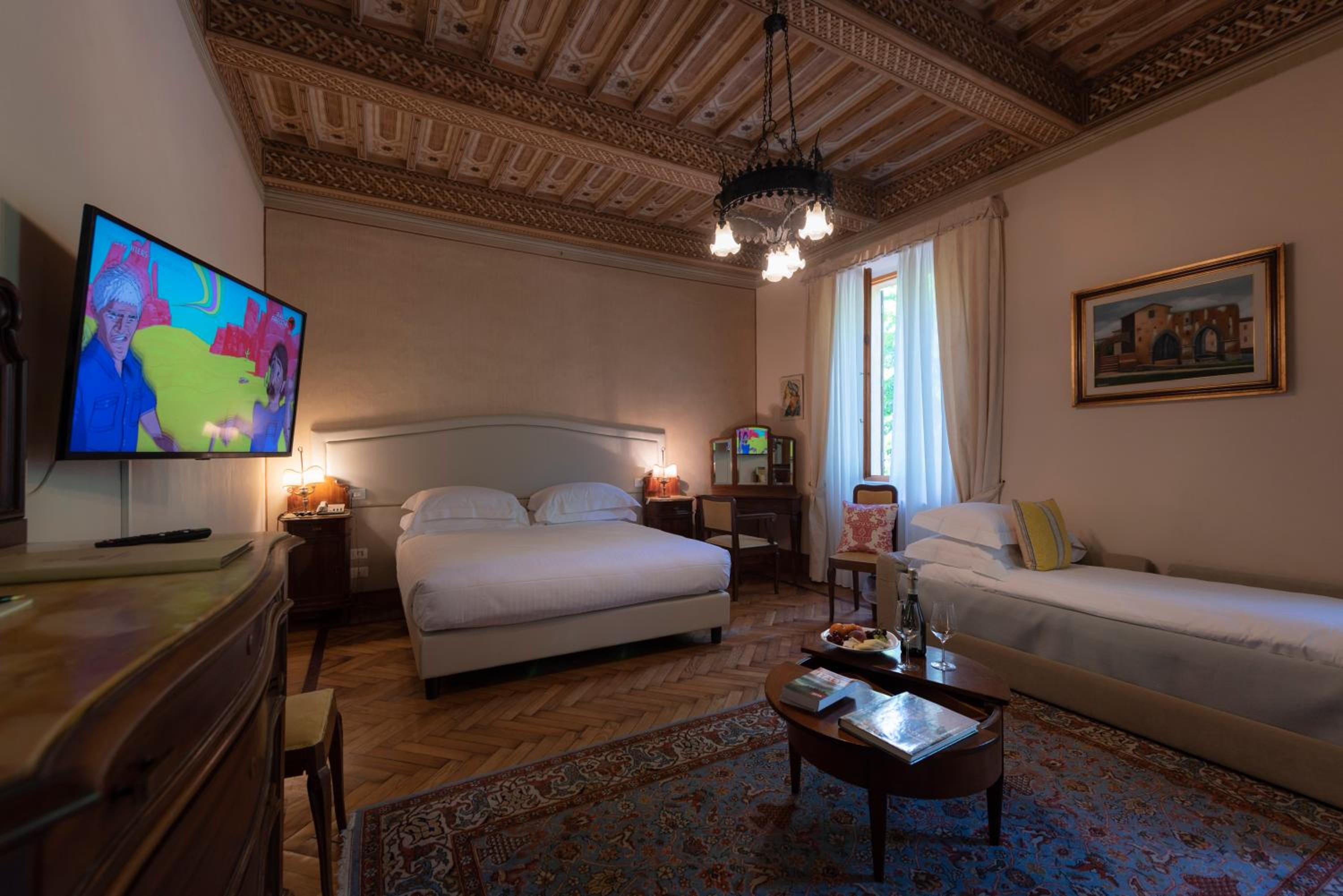 Deluxe Double Room with Extra Bed - Photo 1