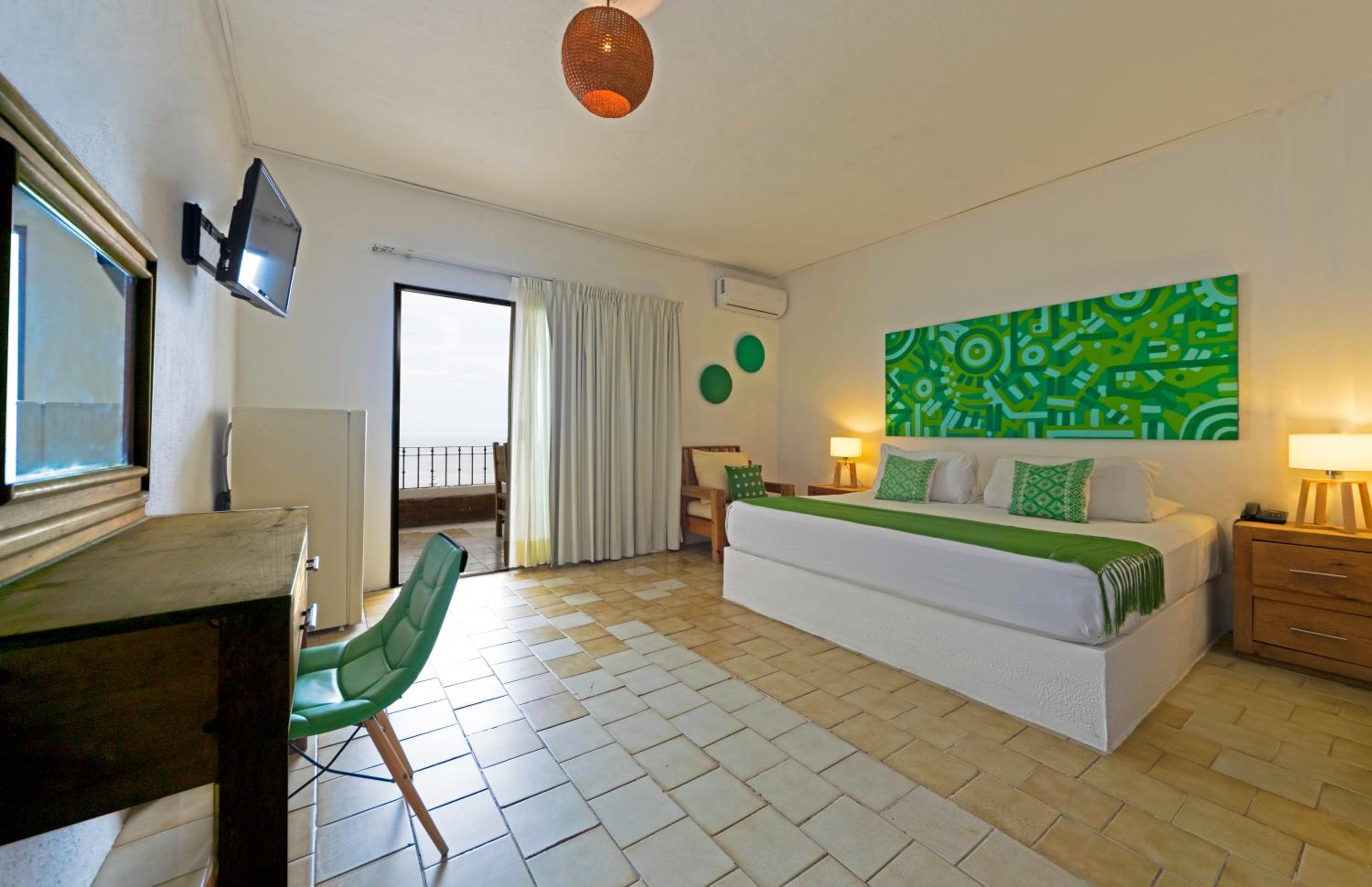 Standard Suite - Photo 8