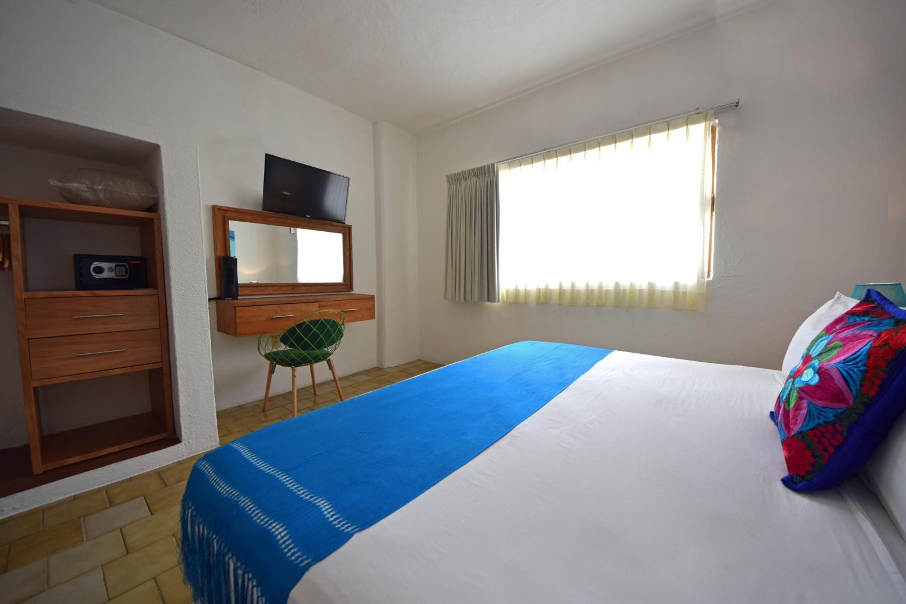 Standard Double Room - Photo 8