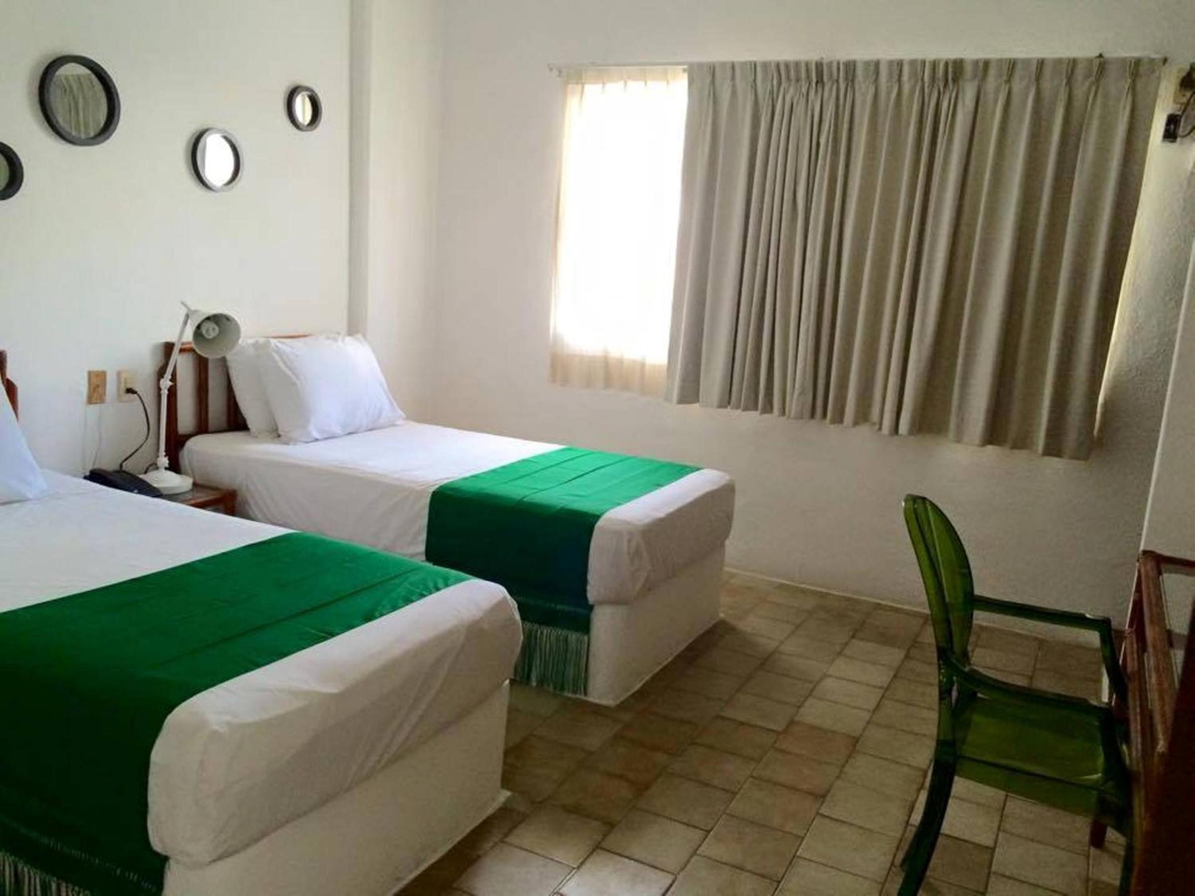 Standard Double Room - Photo 9