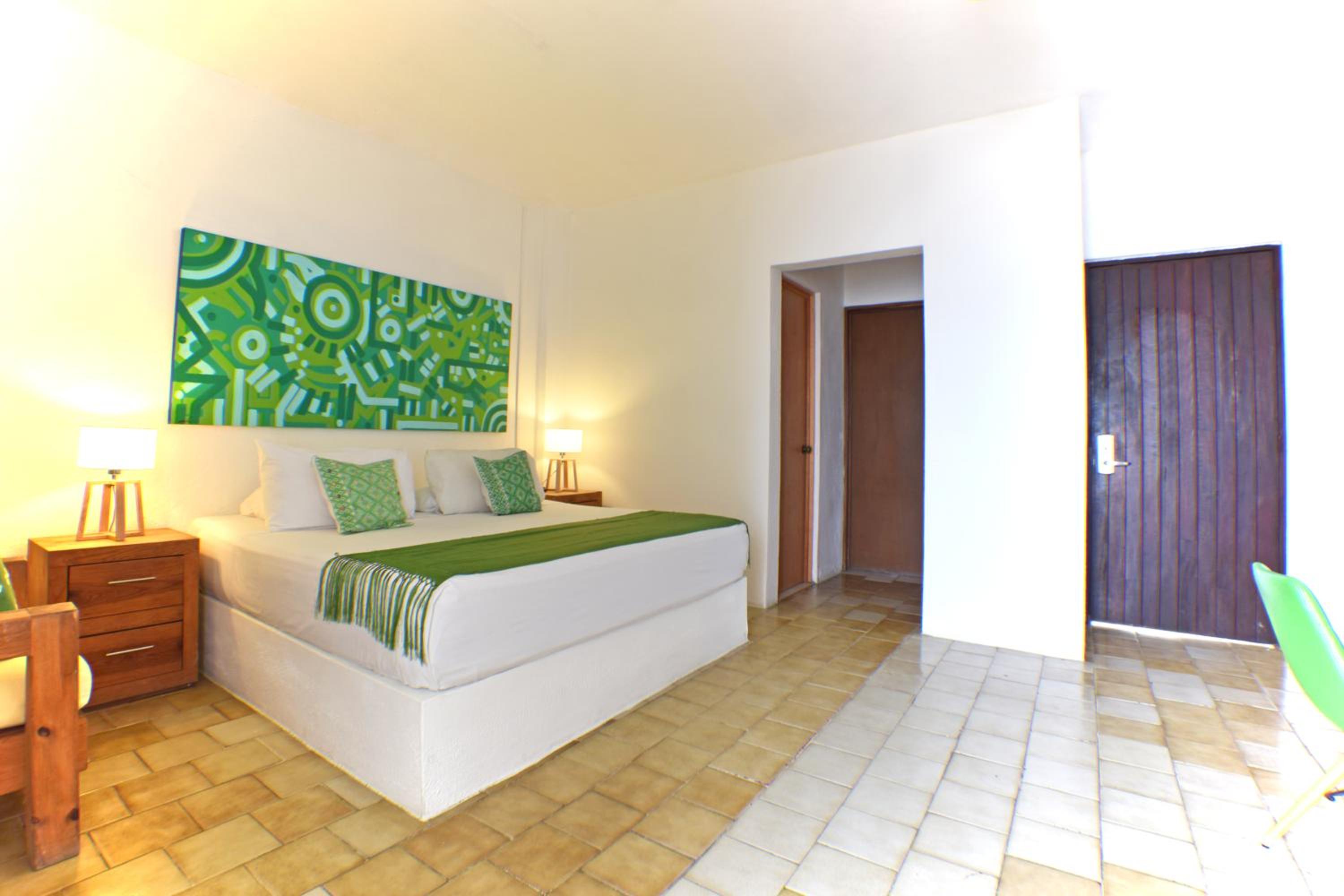 Standard Suite - Photo 9
