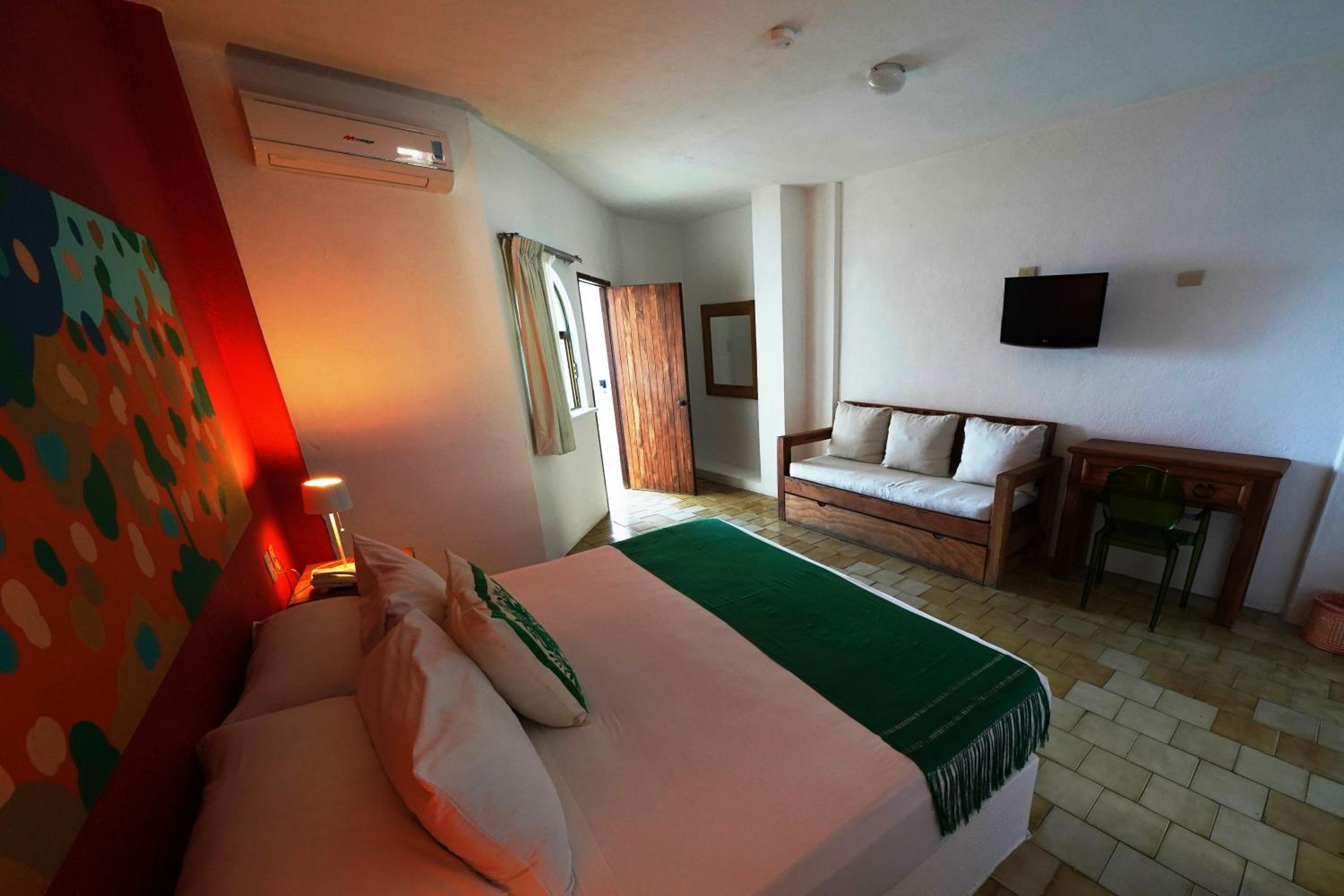 Standard Suite - Photo 10