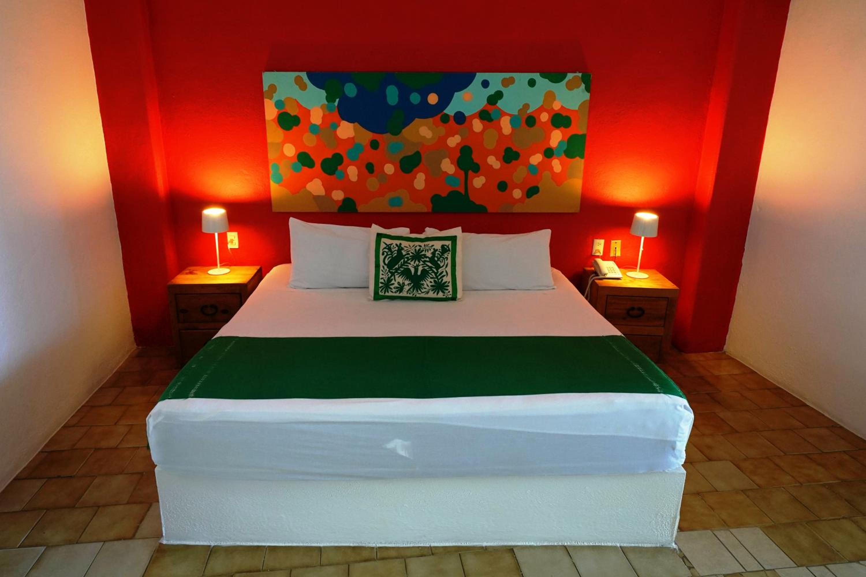 Standard Suite - Photo 12