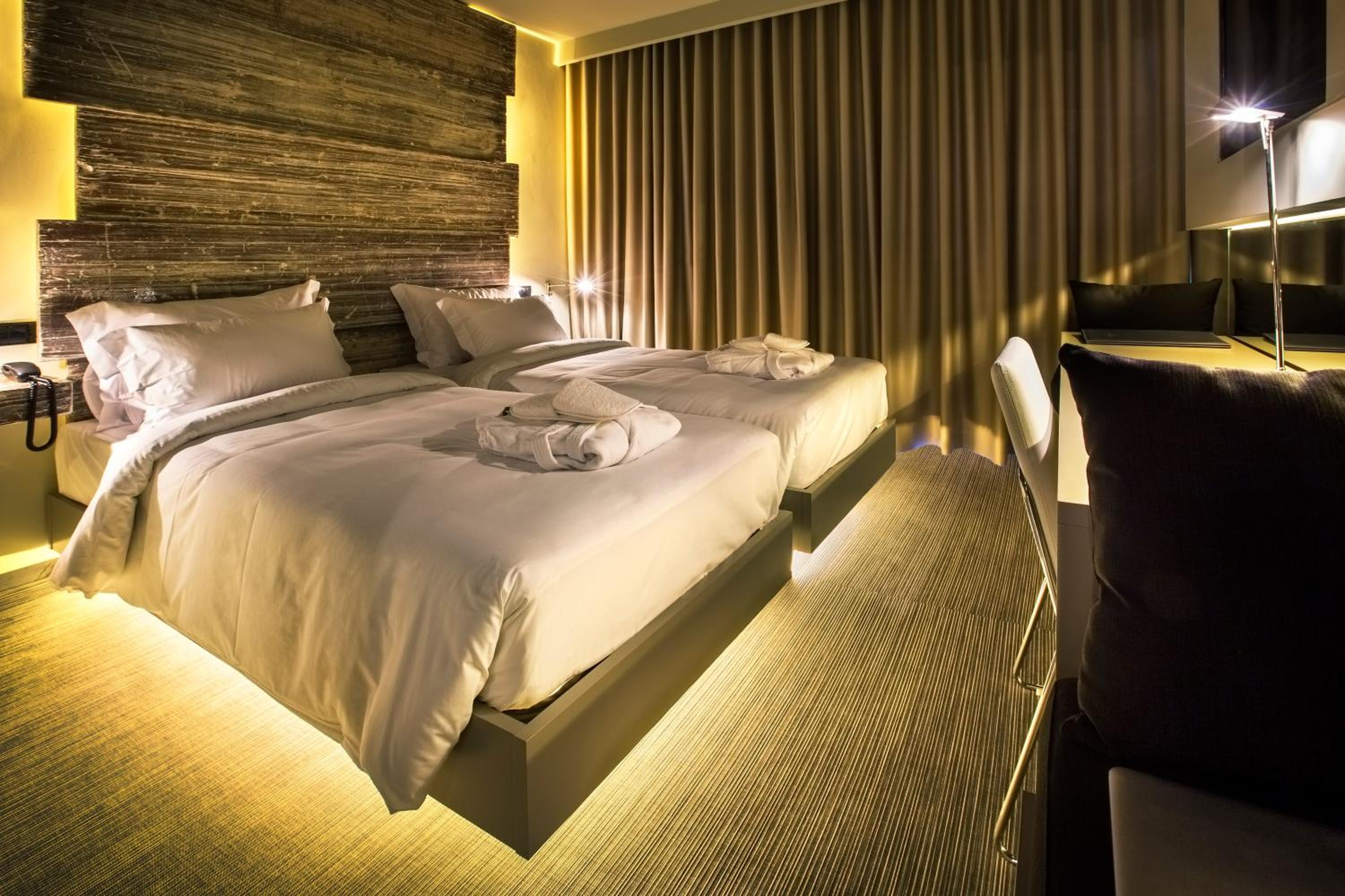 Classic Twin Room - Photo 2