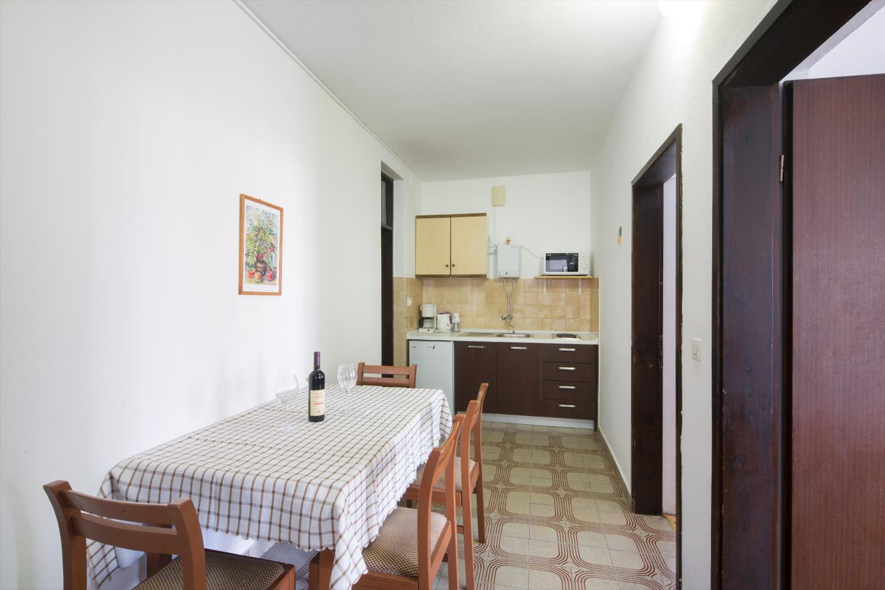 Two-Bedroom Apartment with Balcony - Photo 3