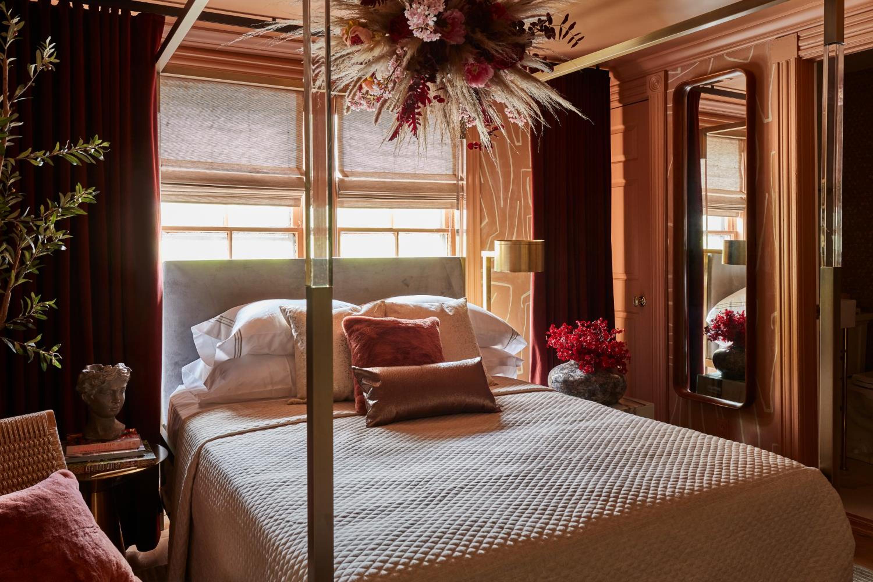 Queen Room photo 1