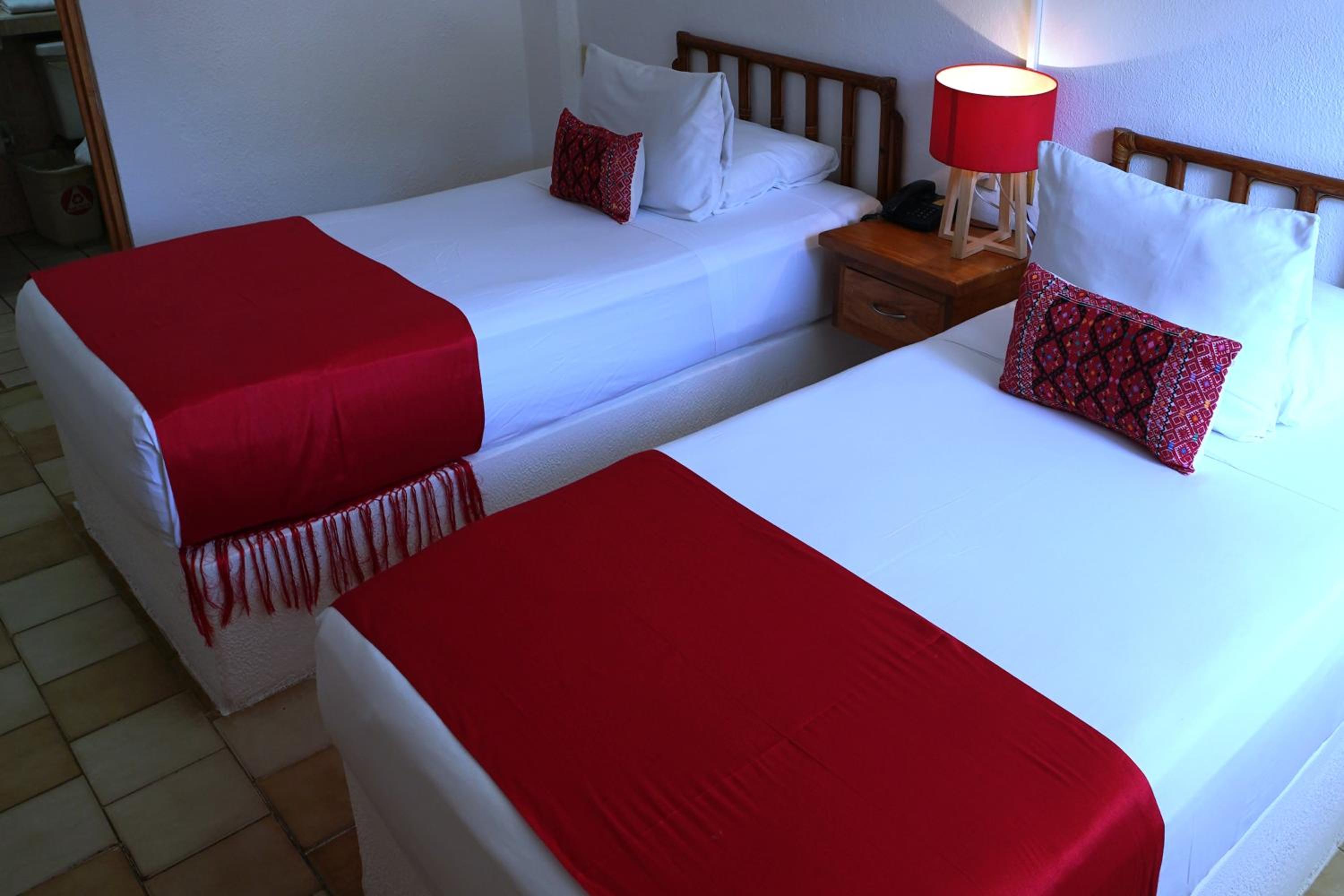 Standard Double Room - Photo 12