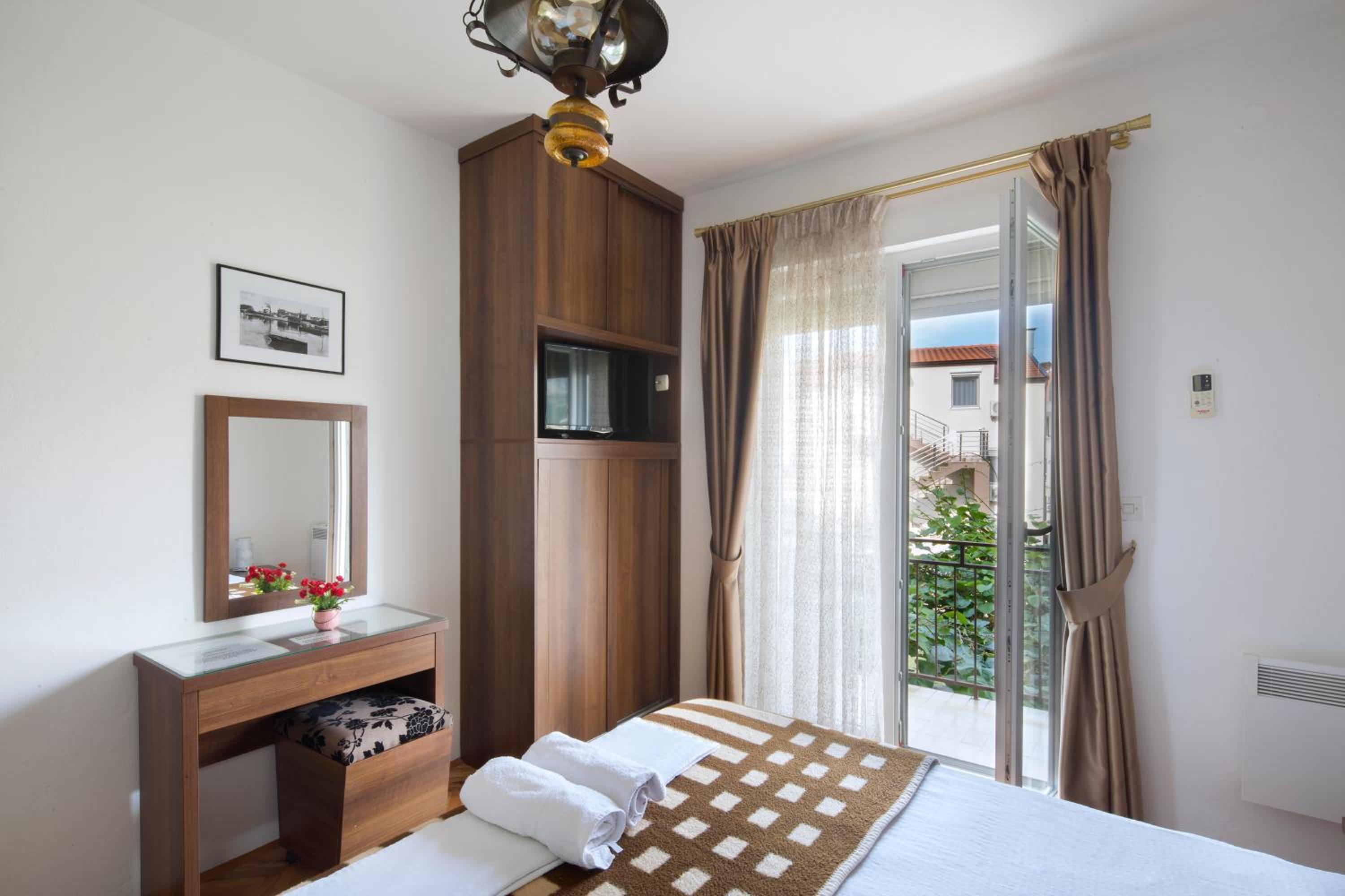 Two-Bedroom Apartment with Balcony - Photo 14