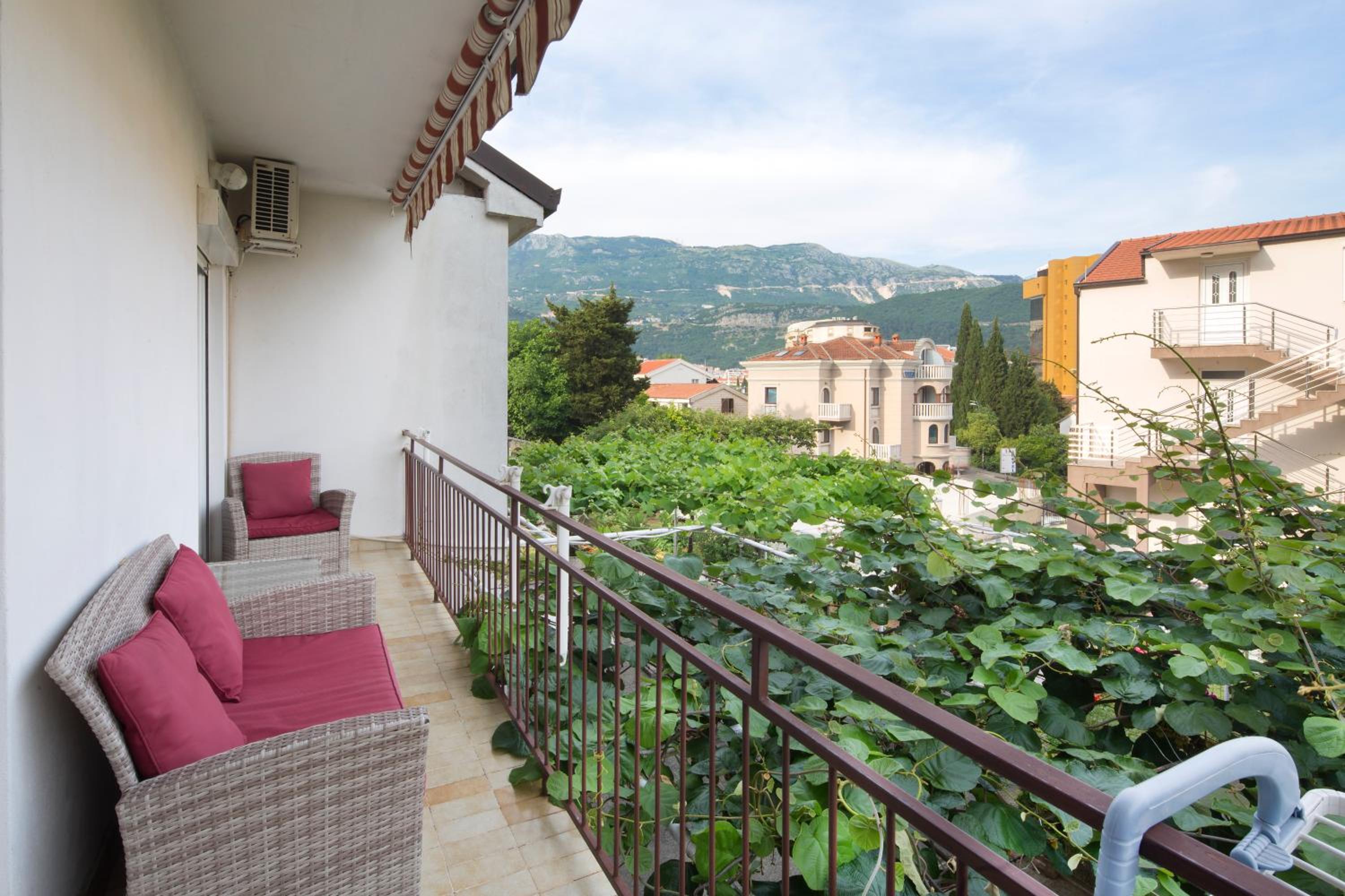 Two-Bedroom Apartment with Balcony - Photo 6