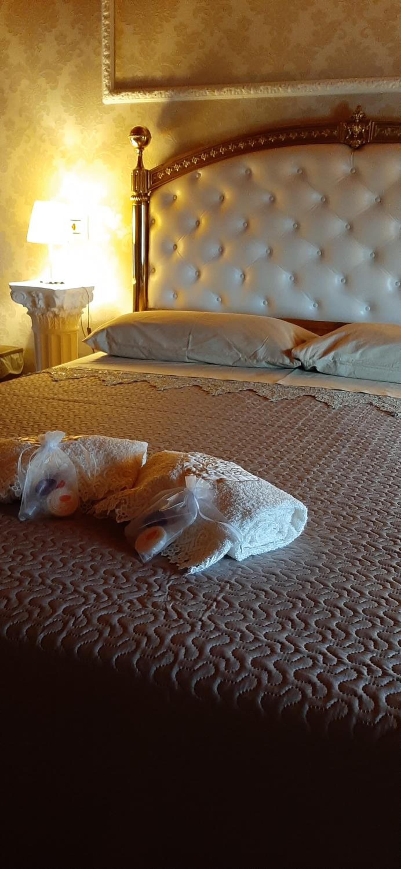 Double Room - Photo 7