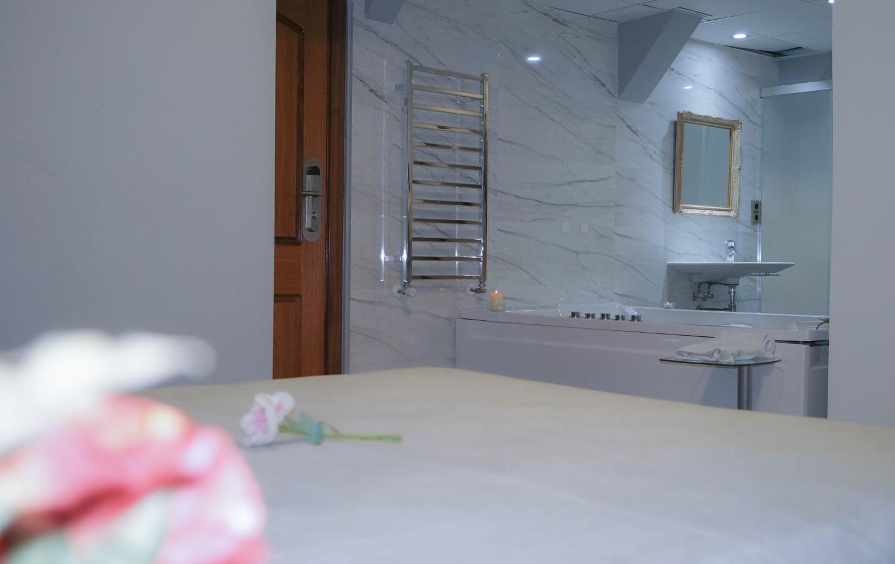 Queen Room with Spa Bath photo 2