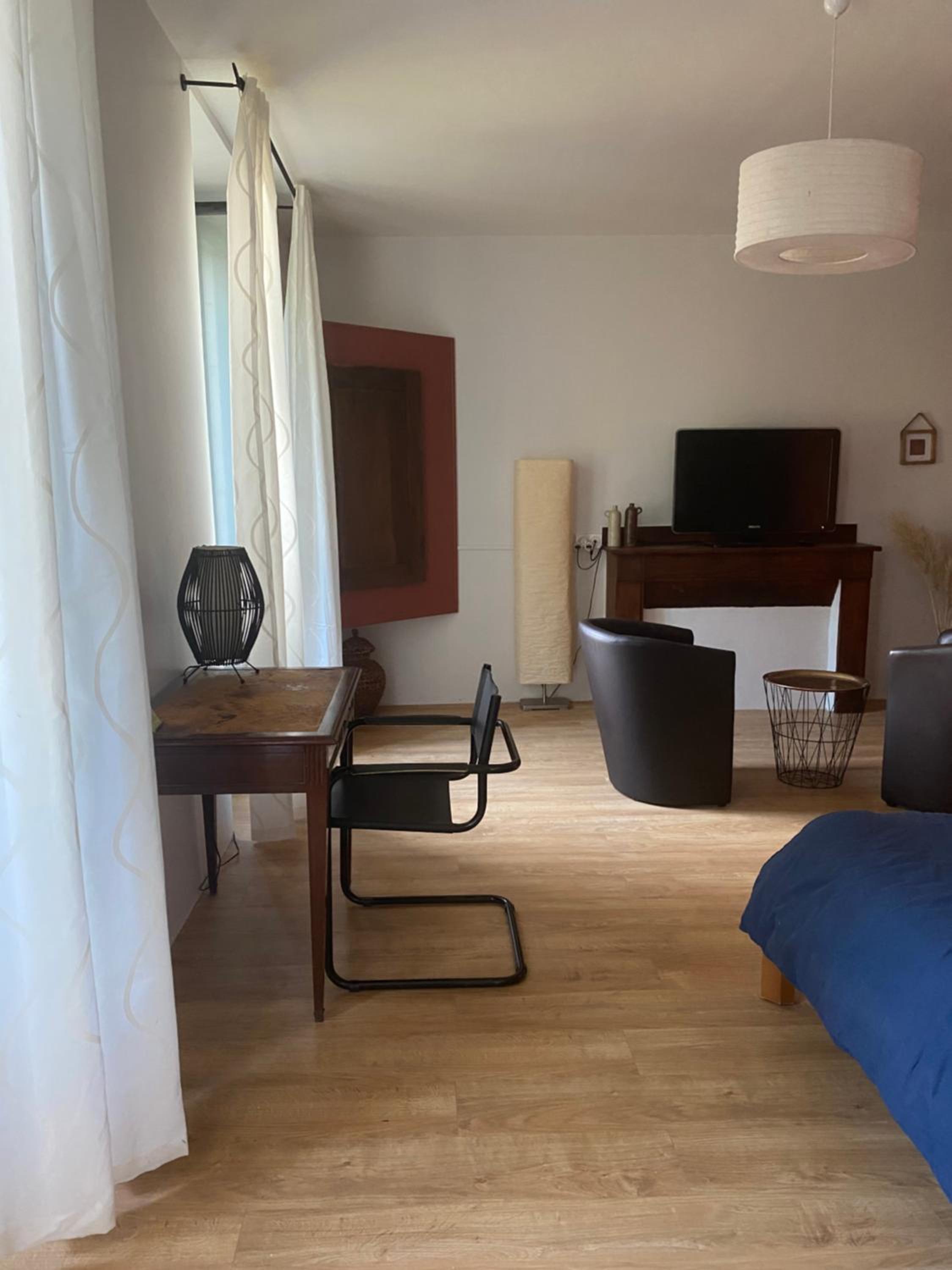 Deluxe Room (2 Adults + 1 Child) - Photo 5