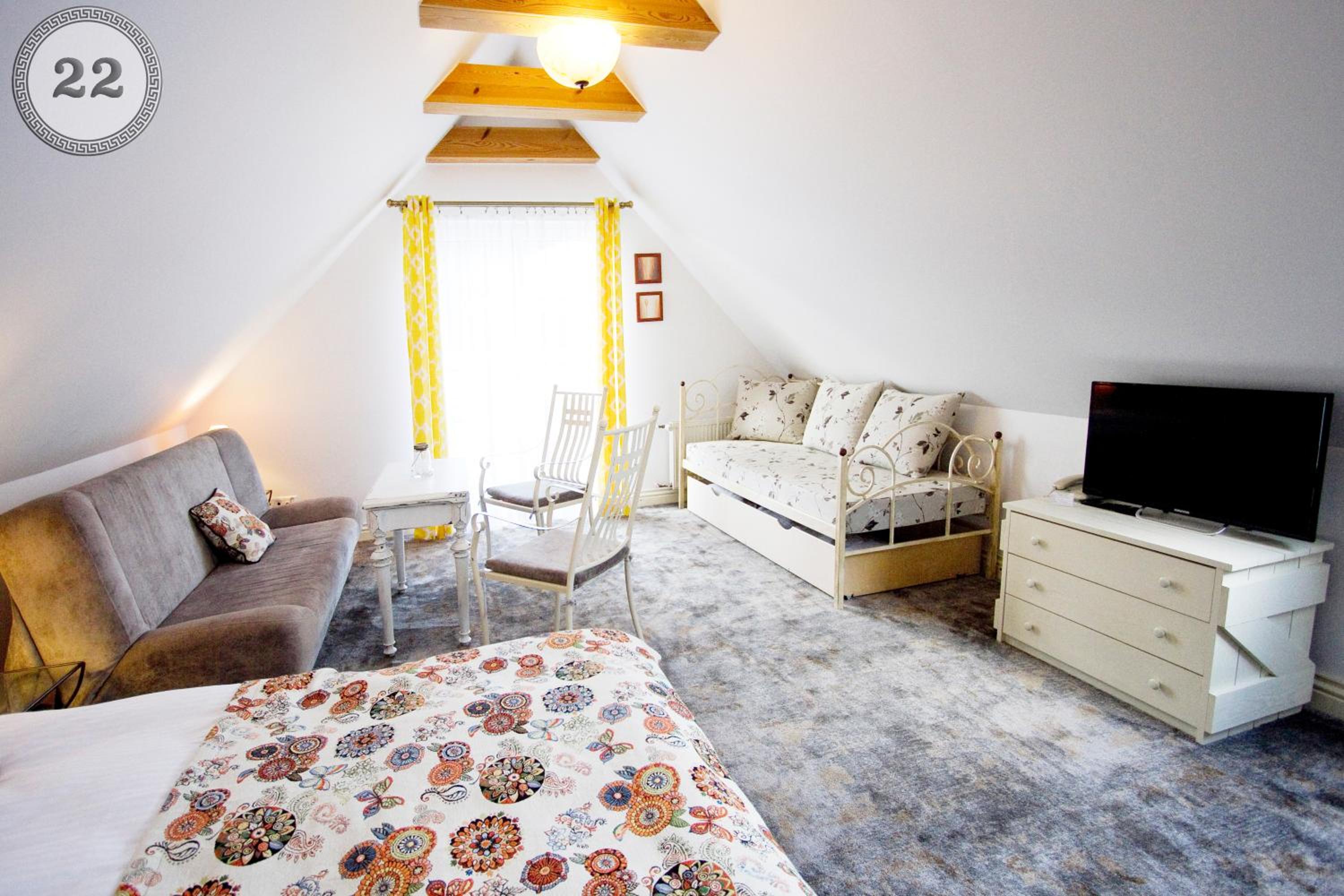 Deluxe Double Room With Extra Bed - Photo 11