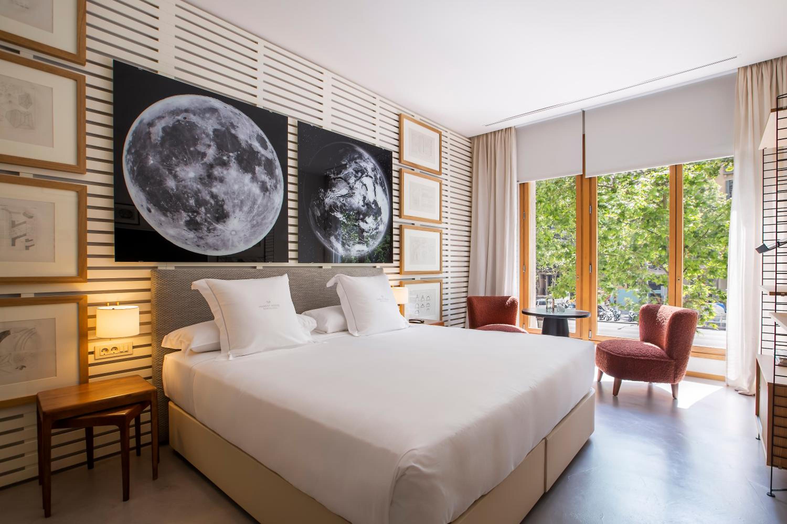 Deluxe Double Room thumbnail 6