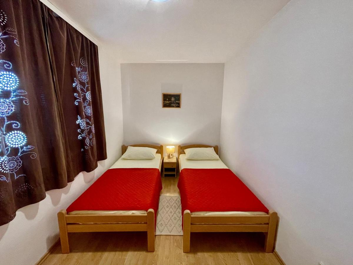 One-Bedroom Apartment with Terrace - Photo 18