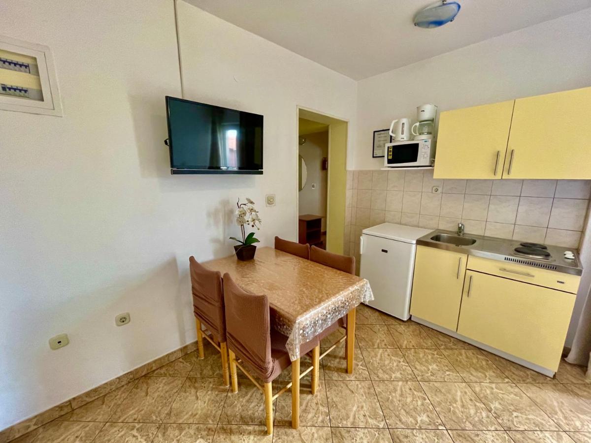 One-Bedroom Apartment with Terrace - Photo 12