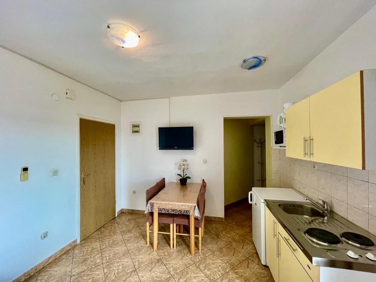 One-Bedroom Apartment with Terrace - Photo 11
