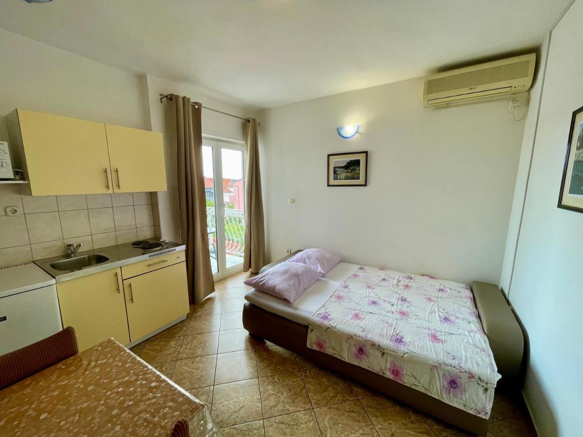 One-Bedroom Apartment with Terrace - Photo 15
