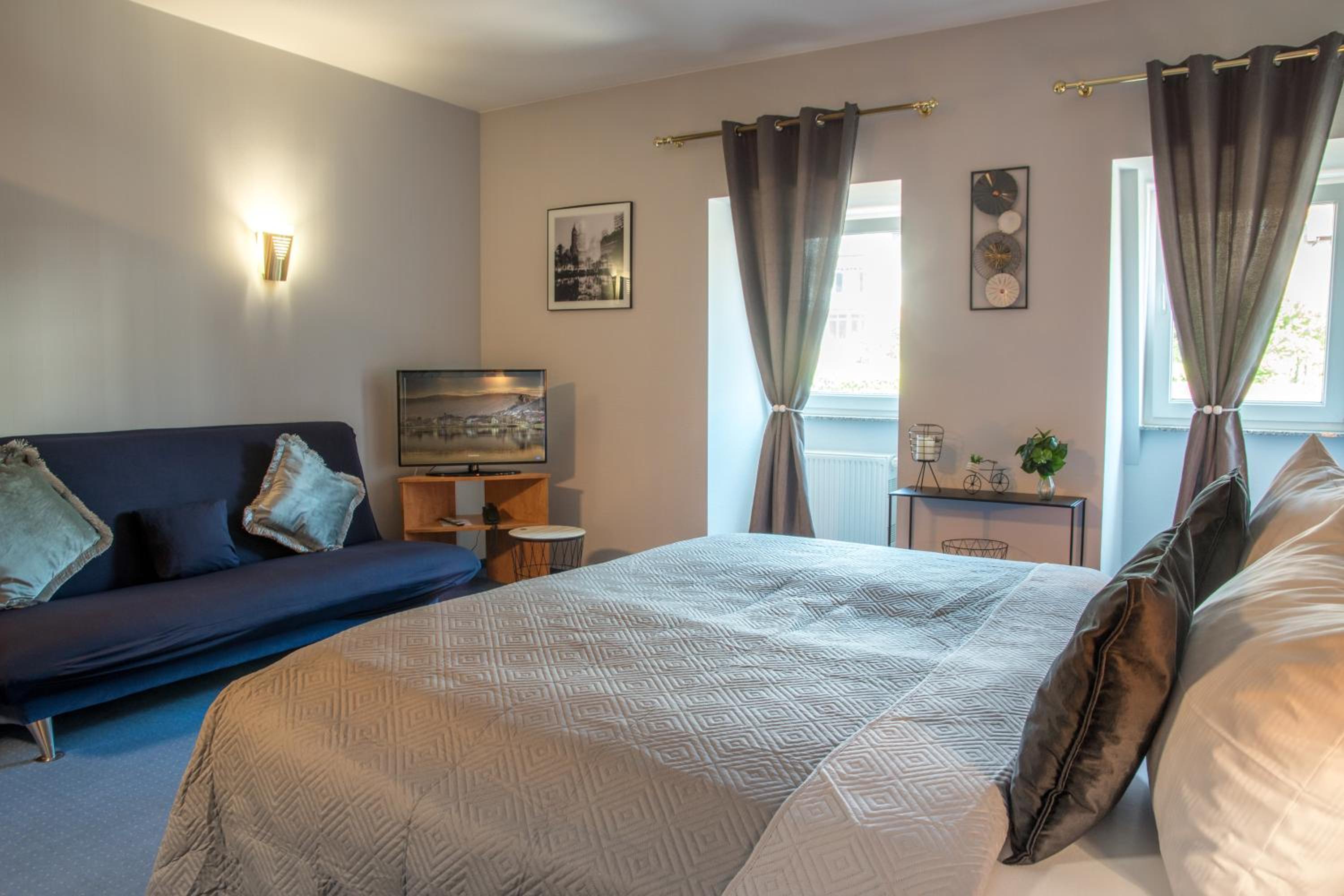 Double Room - Photo 10