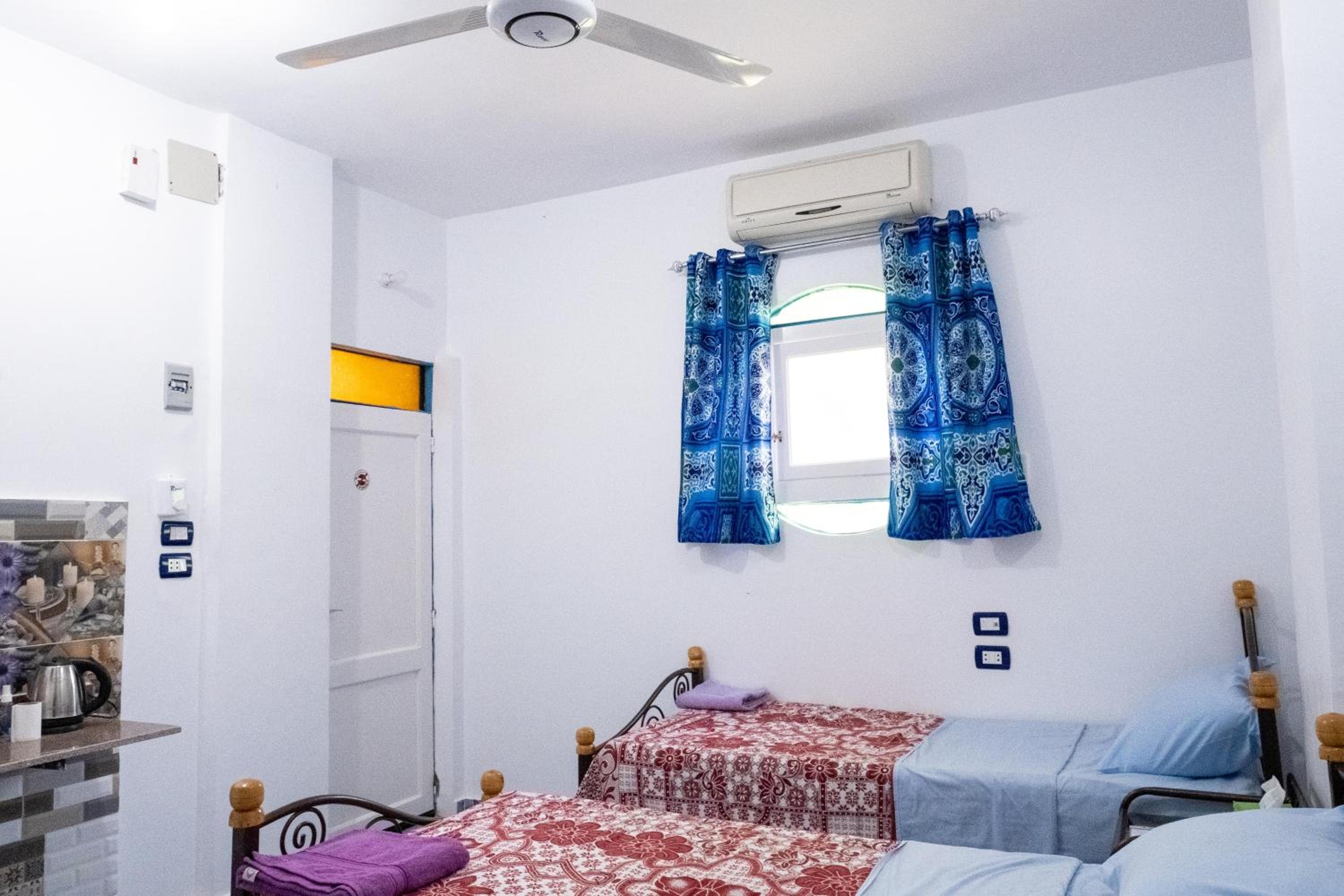 Deluxe Double Room with Side Sea View - Photo 10