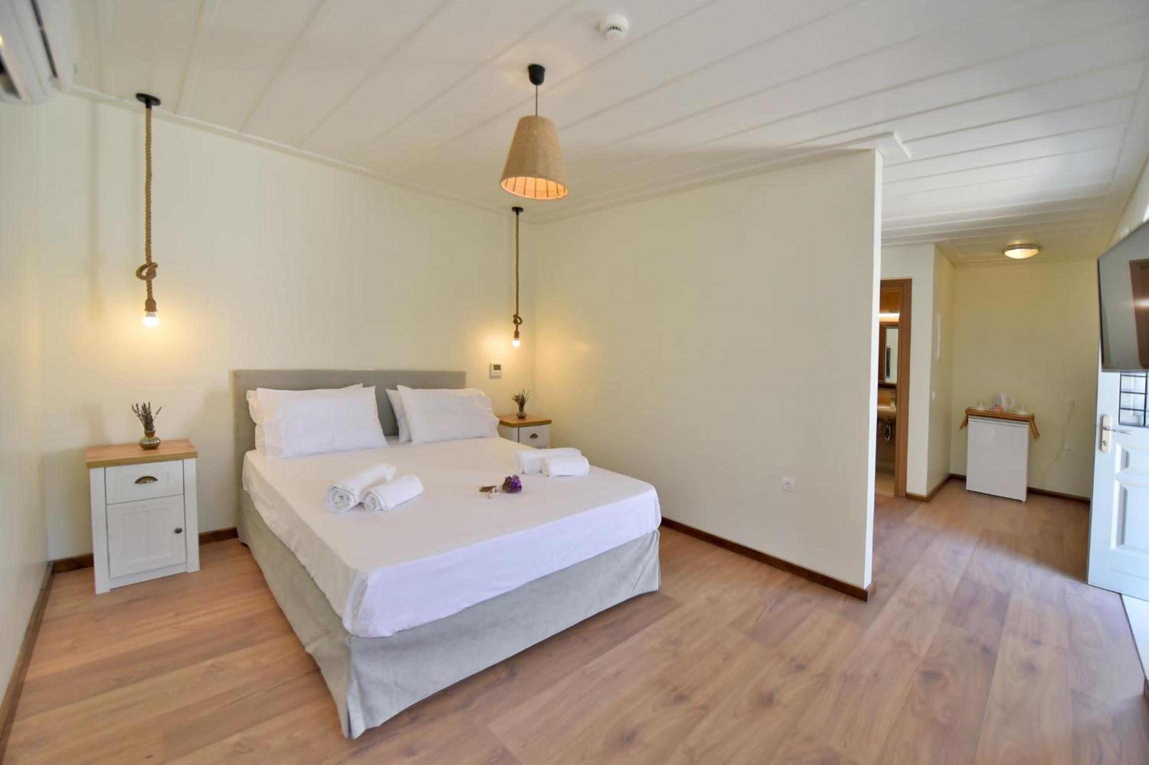 Standard Double Room photo 3