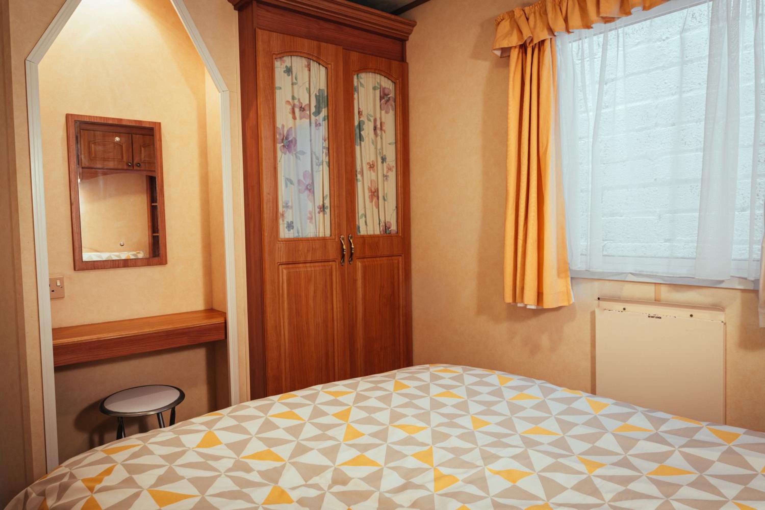Mobile Home - Photo 3