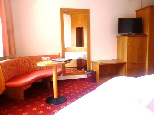 Standard Double Room photo 3