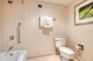 King Suite - Non-Smoking - Photo 3