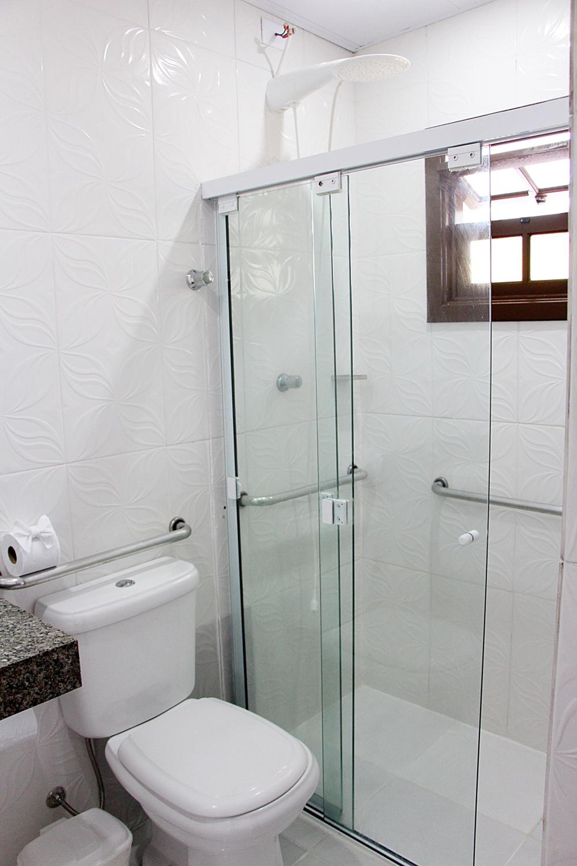 Quadruple Room - Disability Access photo 2
