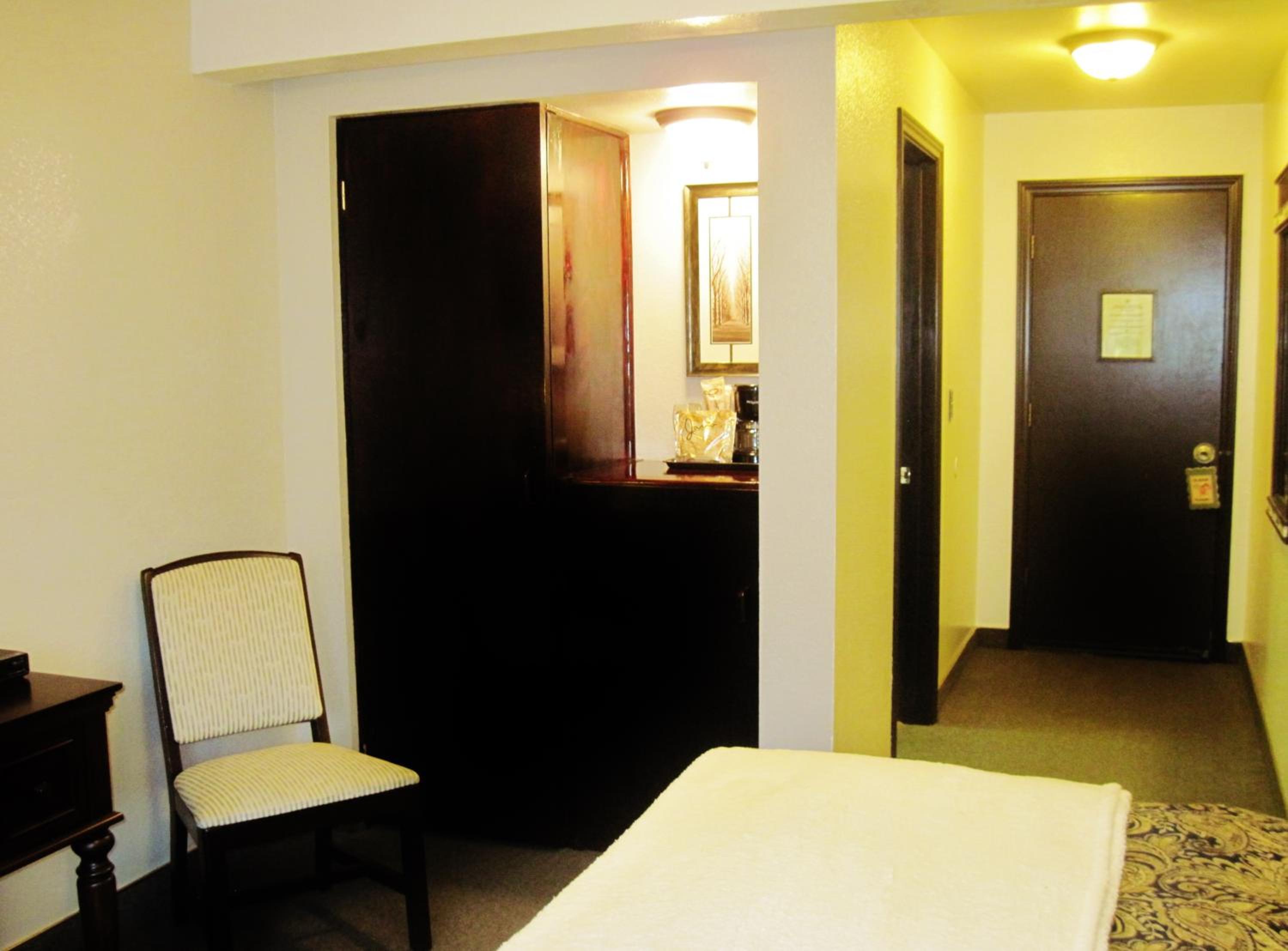 Deluxe King Room photo 3
