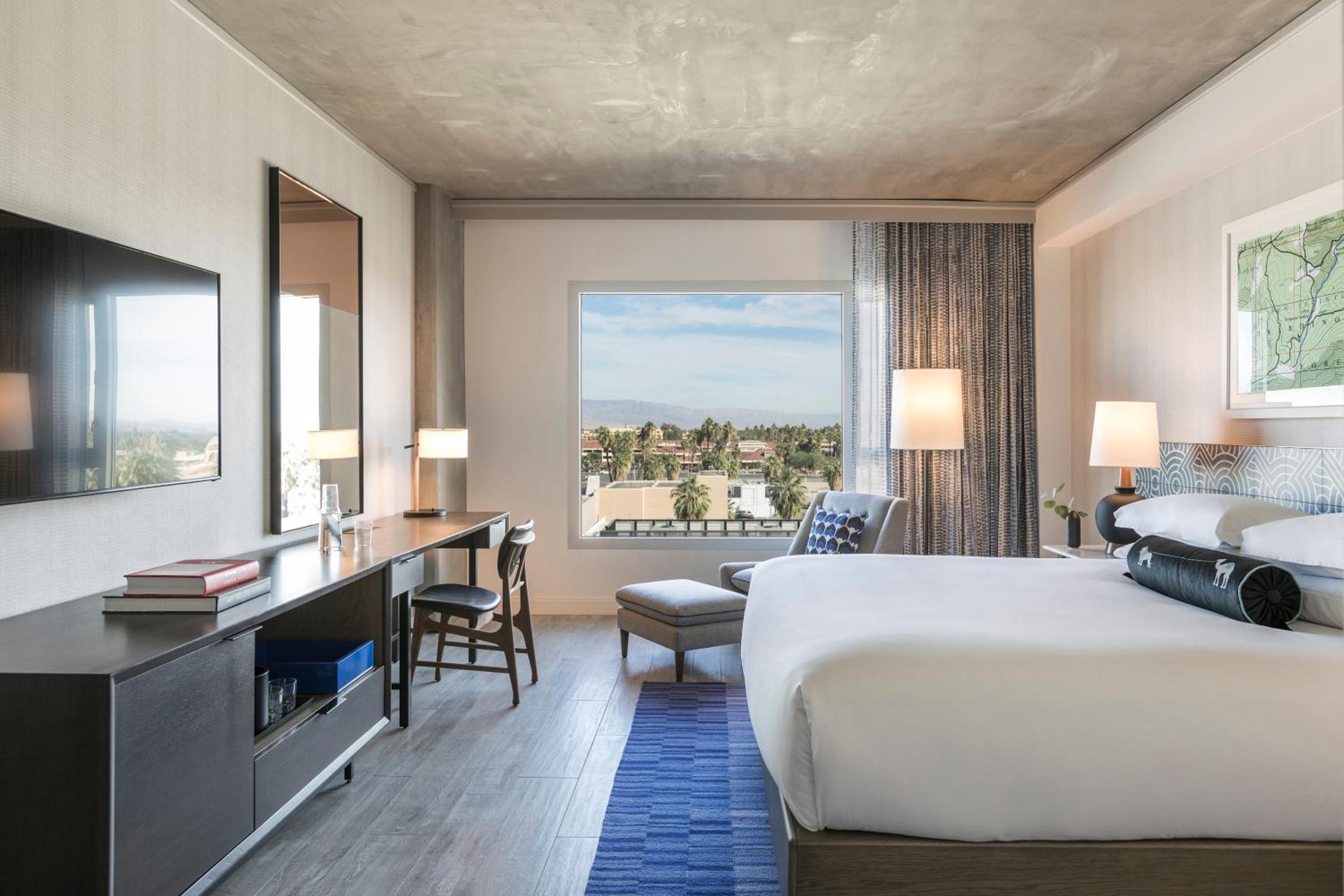 Essential King Room with Mountain View thumbnail 6