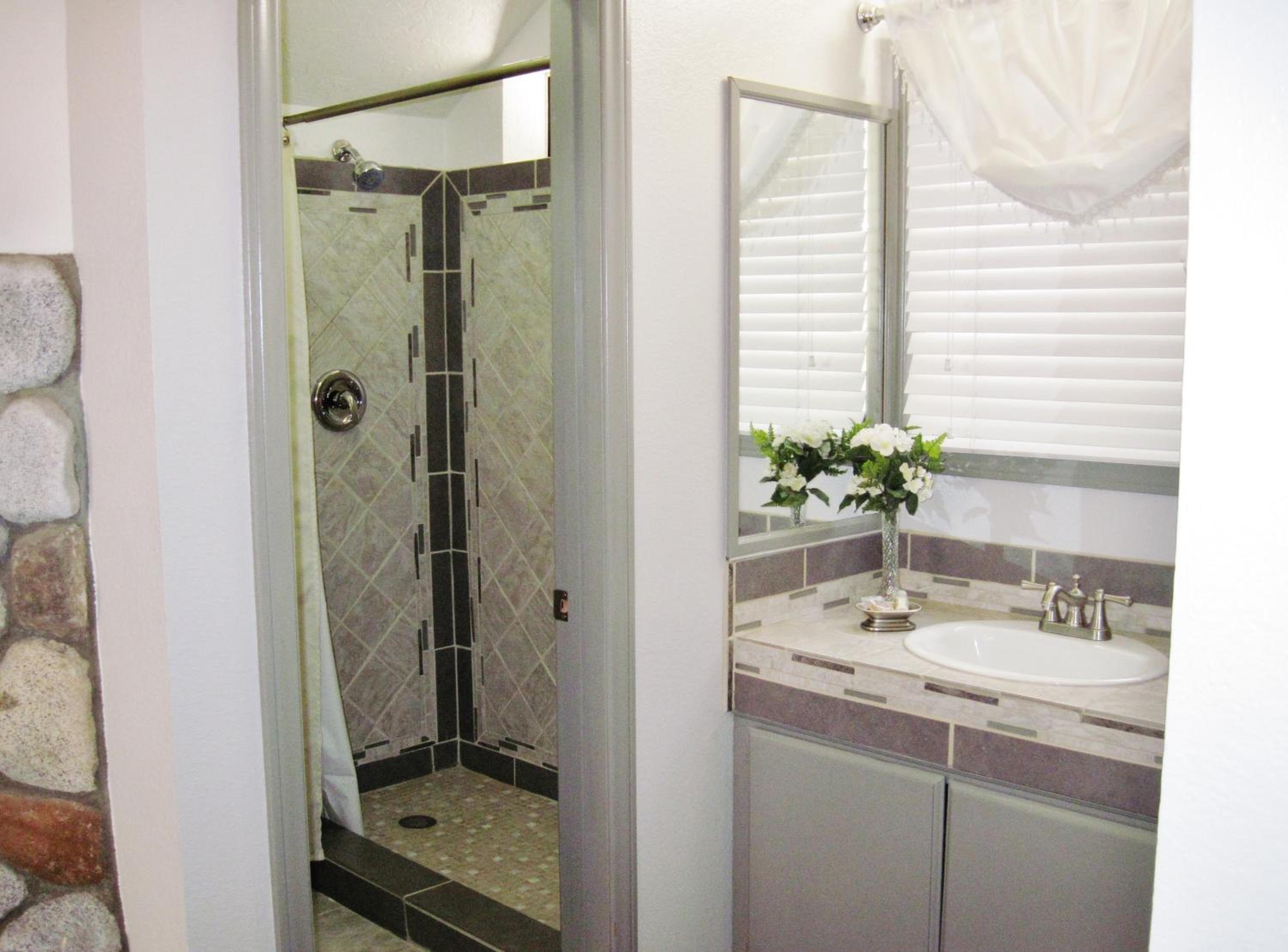 Deluxe Queen Room with Fireplace photo 2