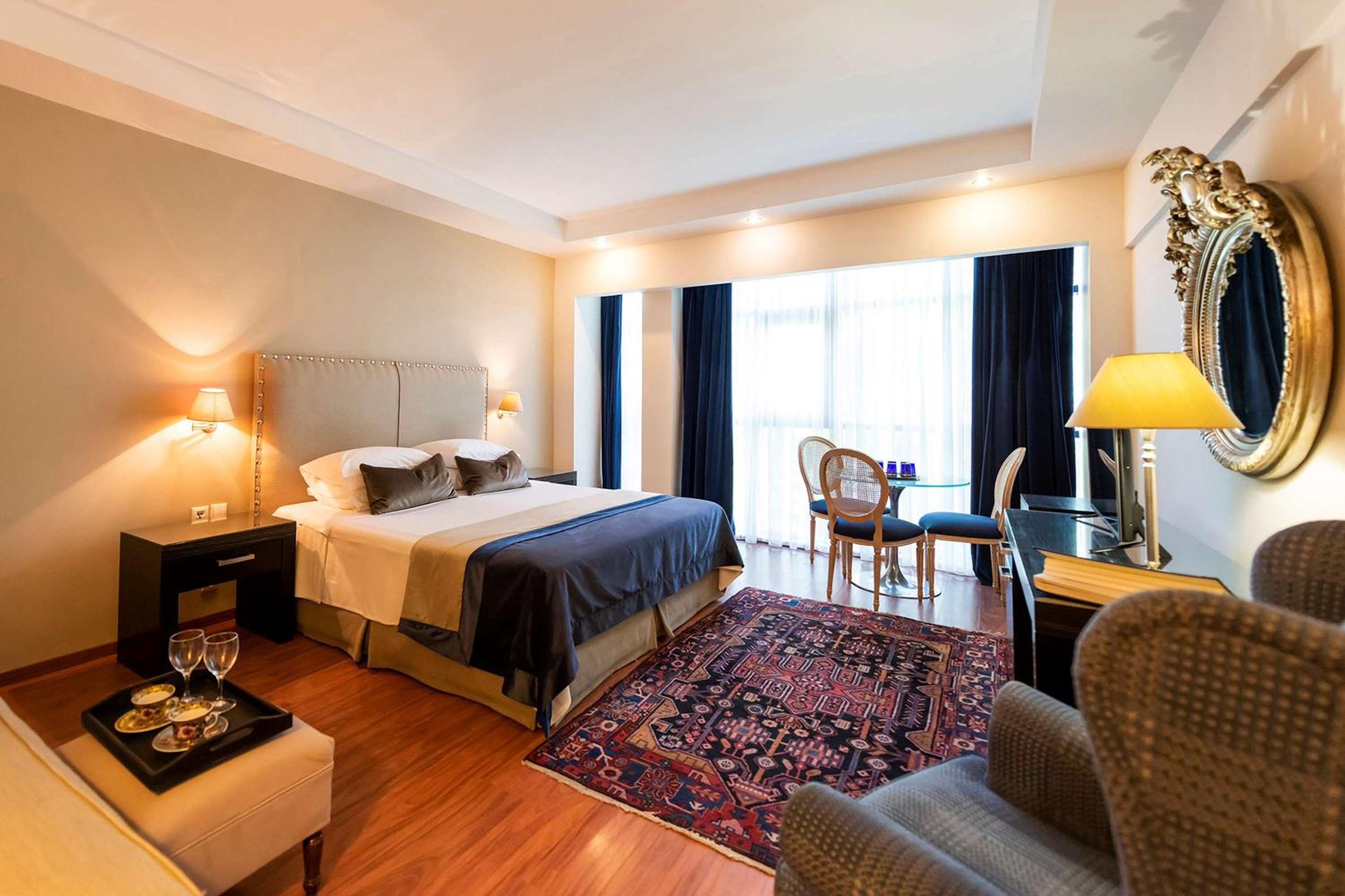 King Room - Non-Smoking photo 2