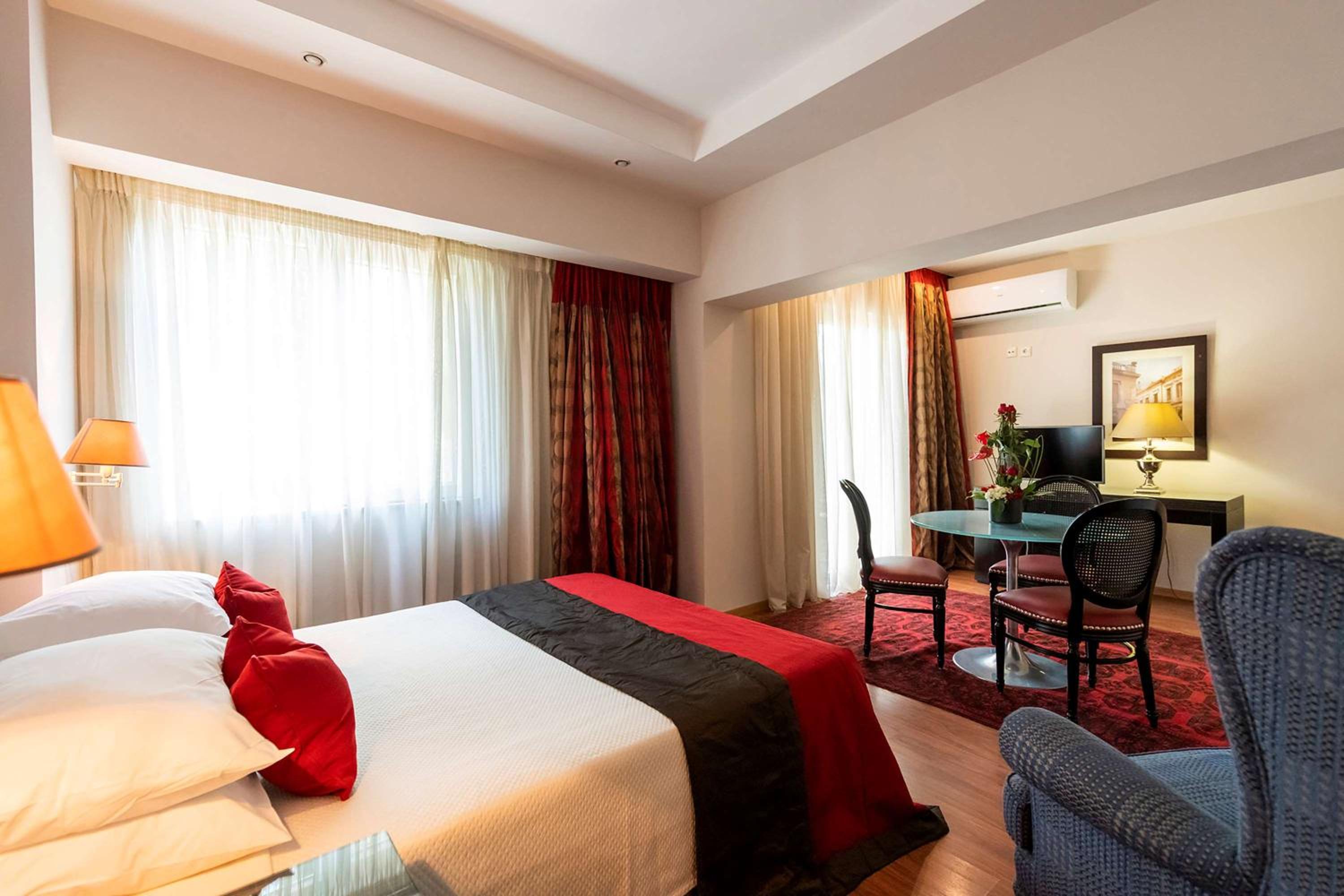 Junior King Suite photo 2
