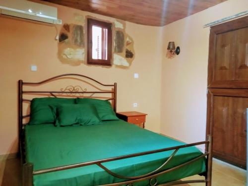 One-Bedroom House - Photo 10