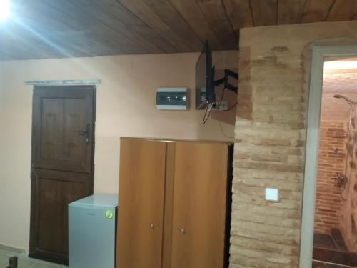 One-Bedroom House - Photo 11