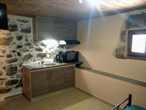 One-Bedroom House - Photo 3