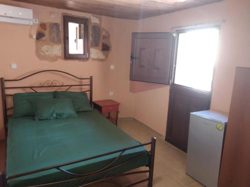 One-Bedroom House - Photo 12