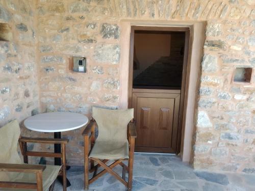 One-Bedroom House - Photo 16