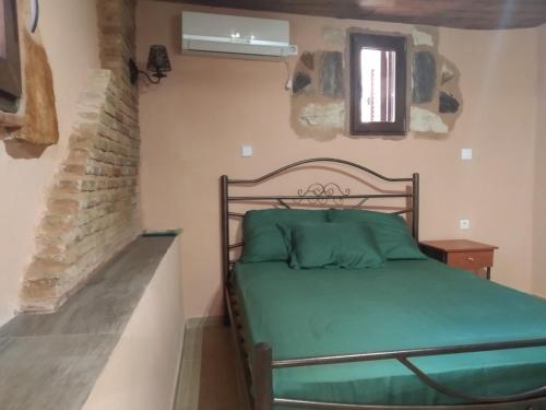 One-Bedroom House - Photo 17