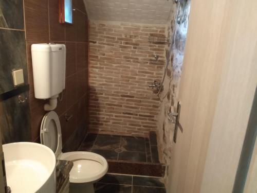 One-Bedroom House - Photo 18