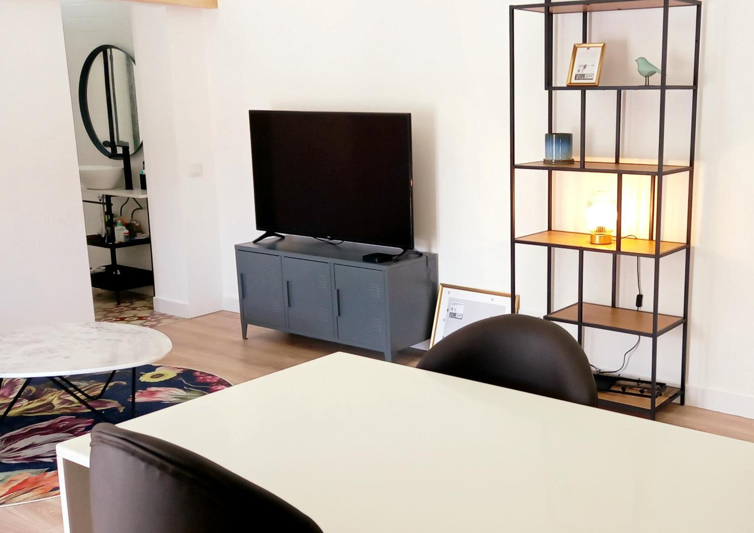 One-Bedroom Apartment - Photo 29