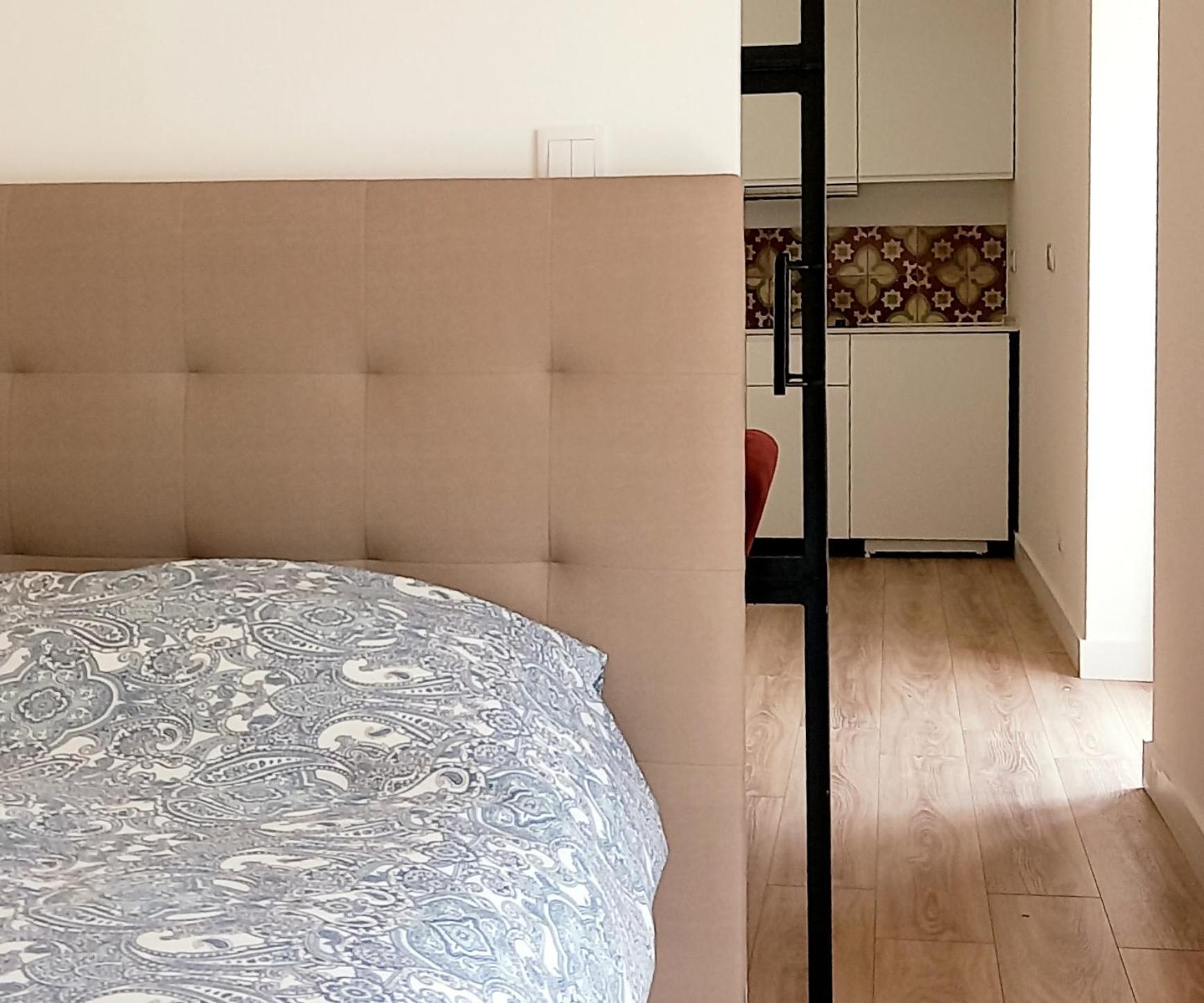 One-Bedroom Apartment - Photo 2