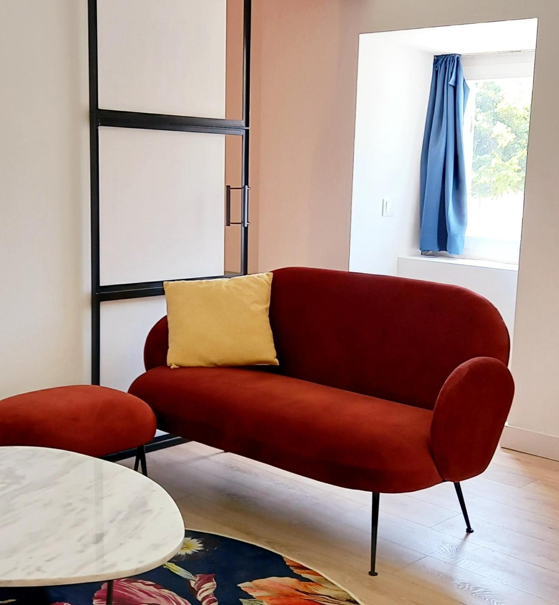 One-Bedroom Apartment - Photo 3