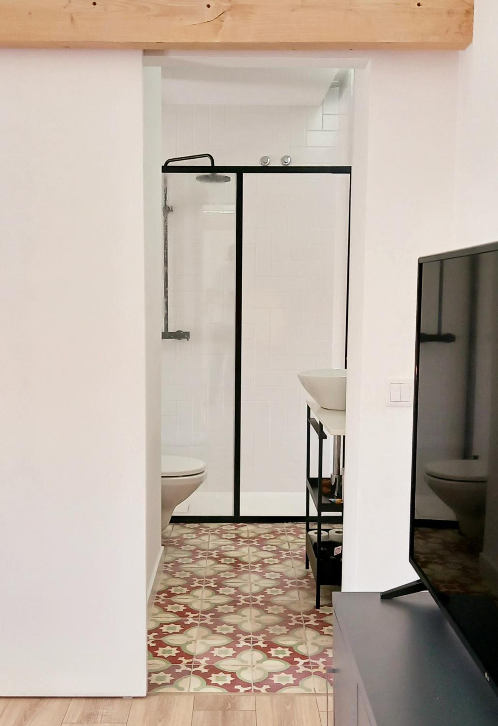 One-Bedroom Apartment - Photo 11
