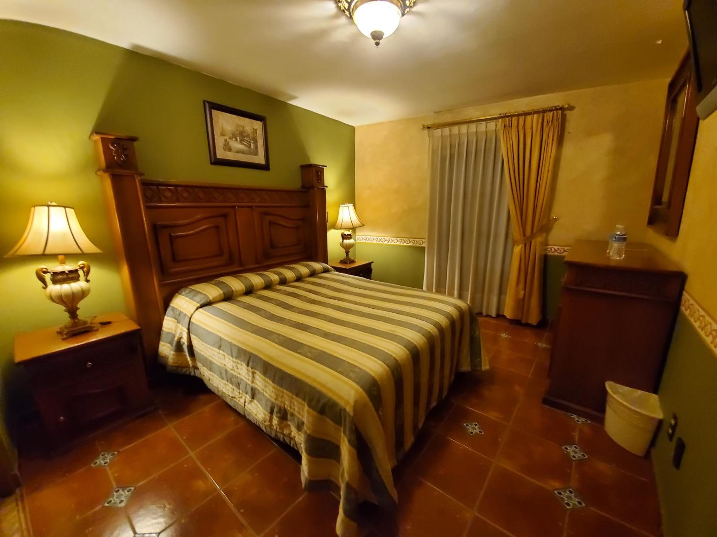 Deluxe Double Room with Balcony photo 3