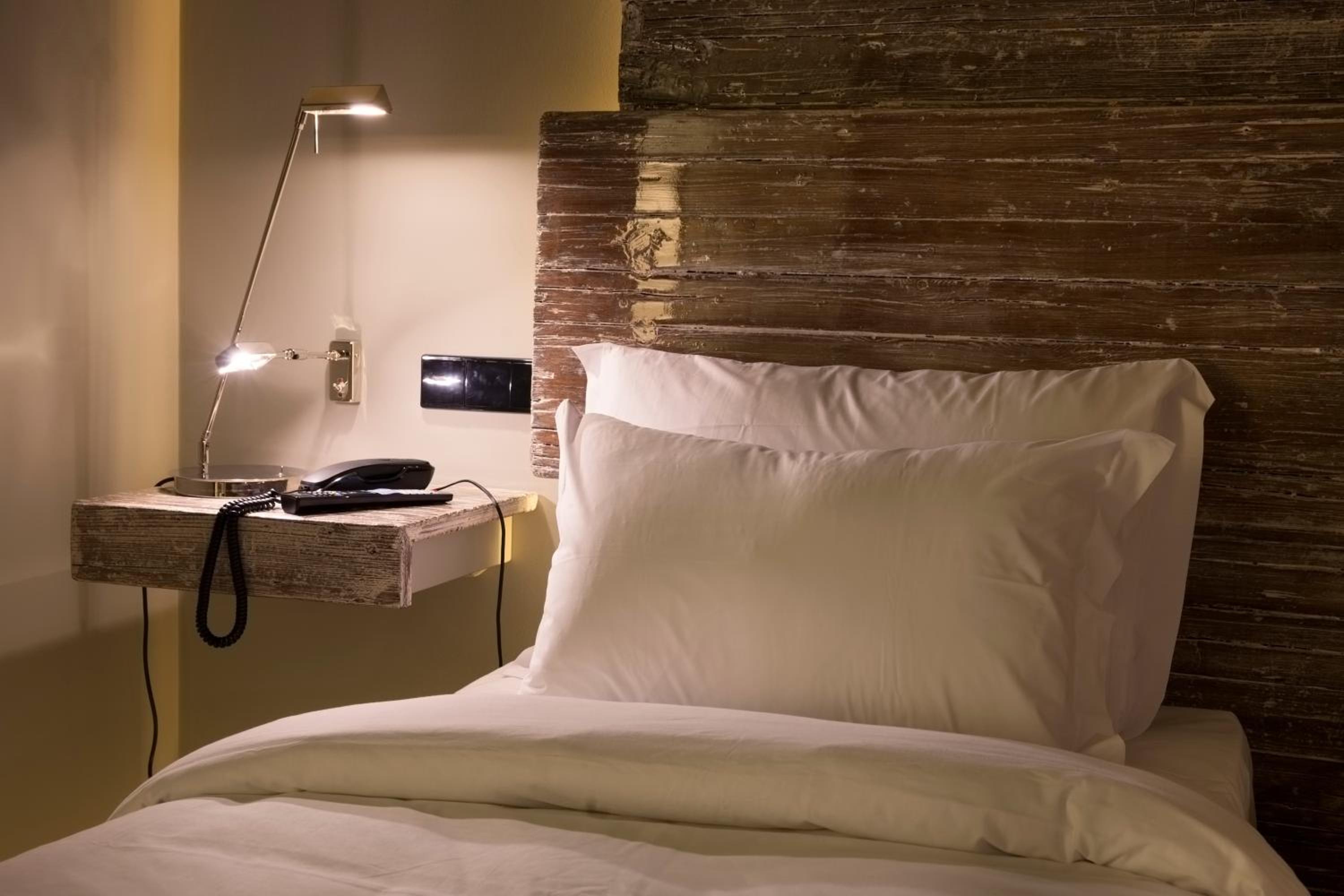 Classic Twin Room - Photo 4