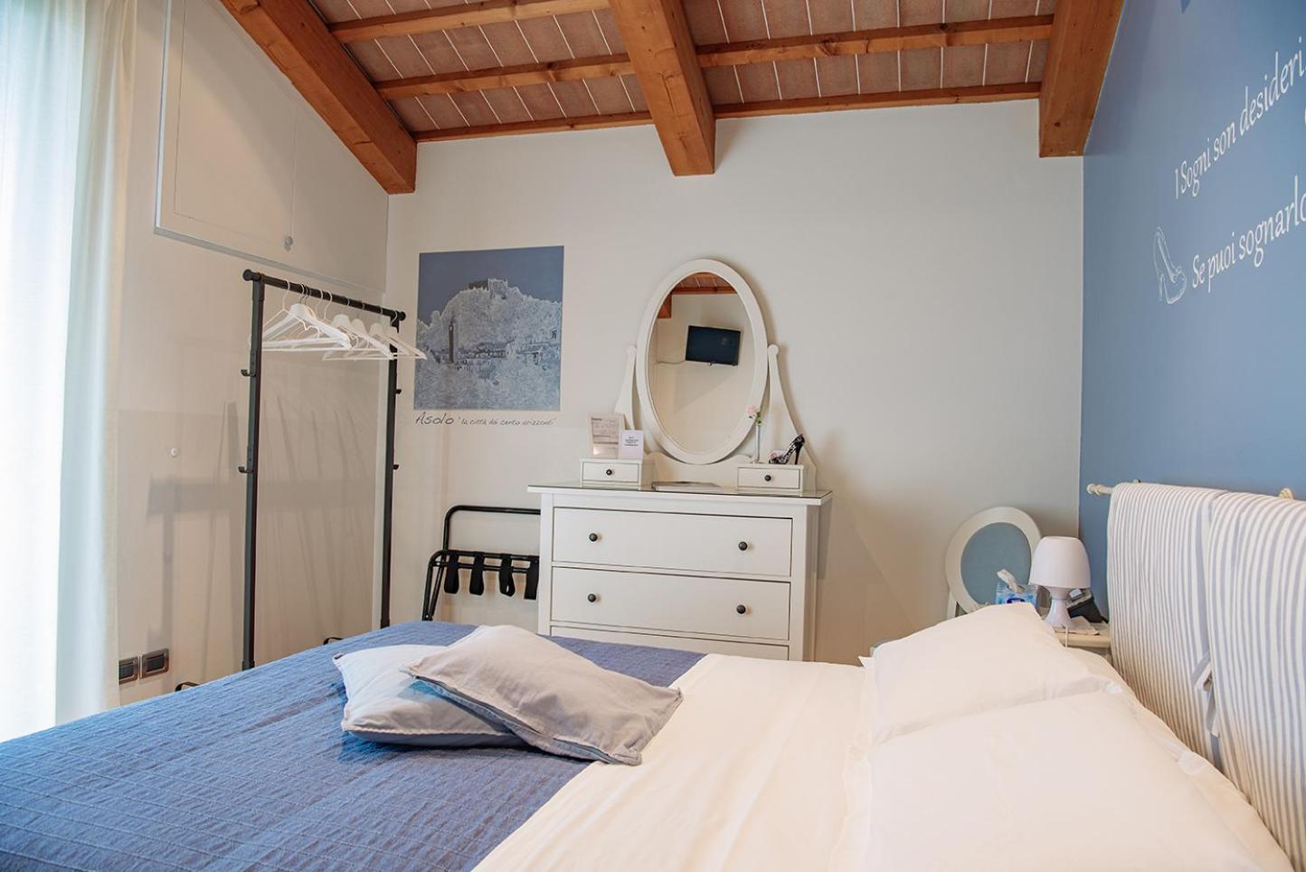 Double or Twin Room with Private Bathroom photo 3