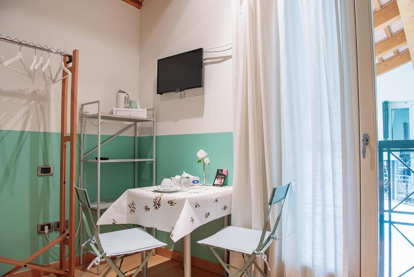 Double or Twin Room with Private Bathroom photo 2